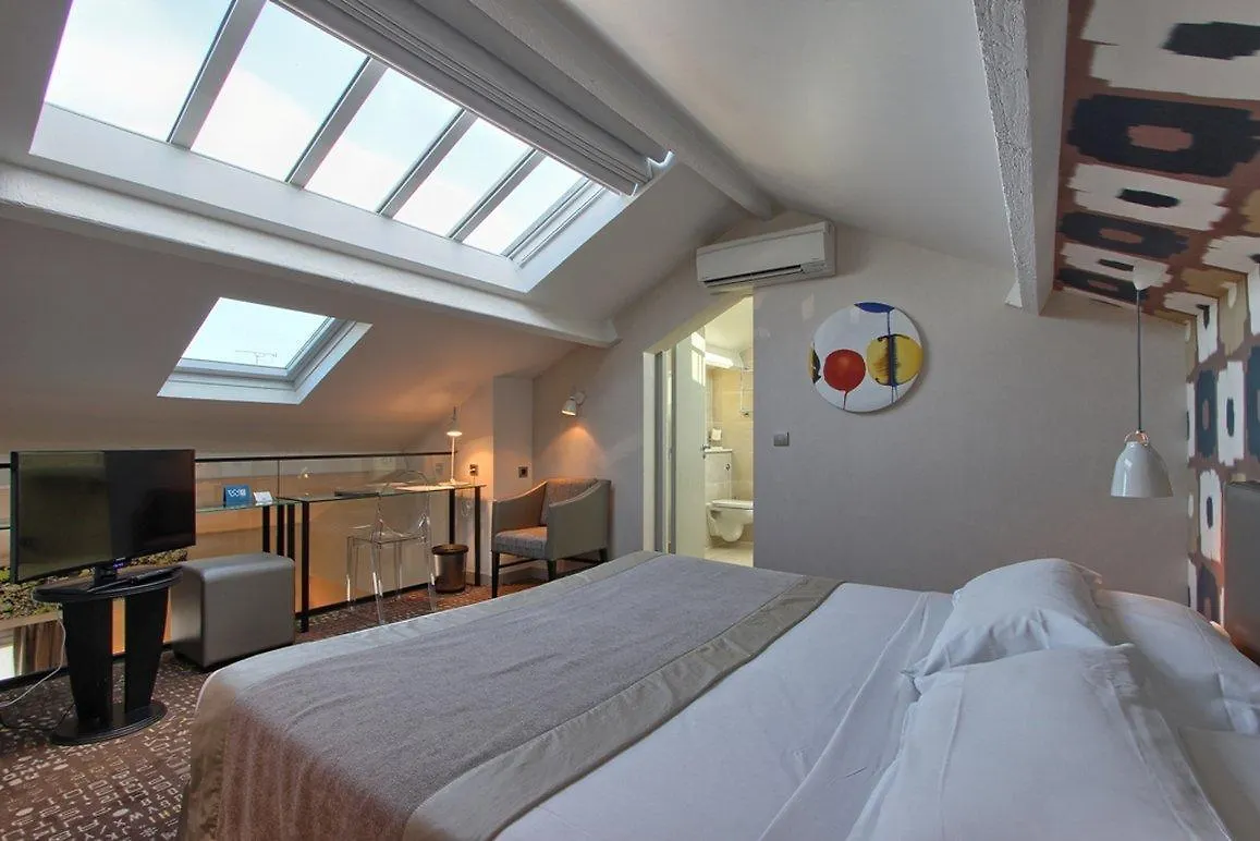 Hotel A La Villa Des Artistes Paris 3*,  France
