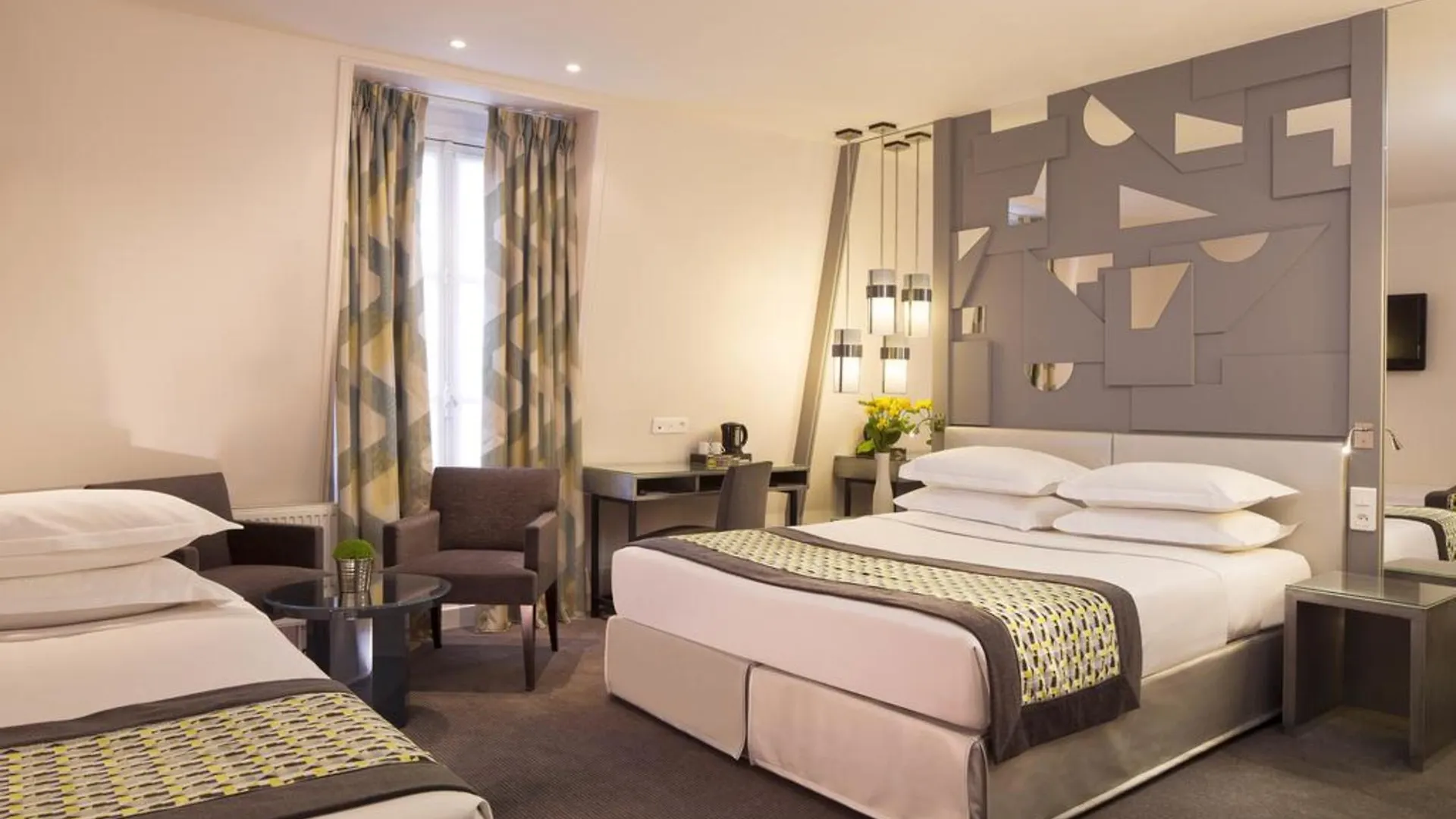 Hotel A La Villa Des Artistes Paris France