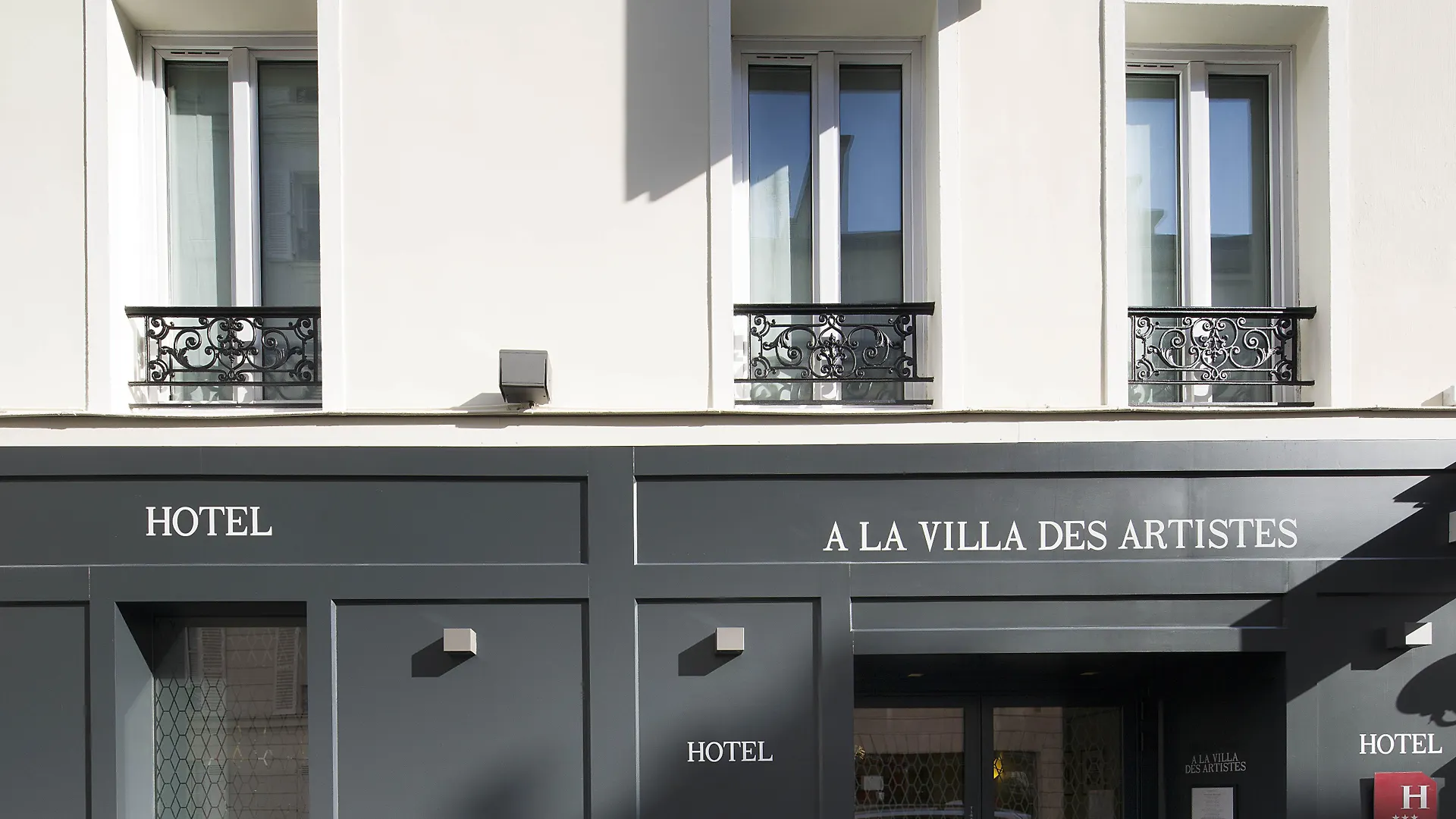 Hotel A La Villa Des Artistes Paris France