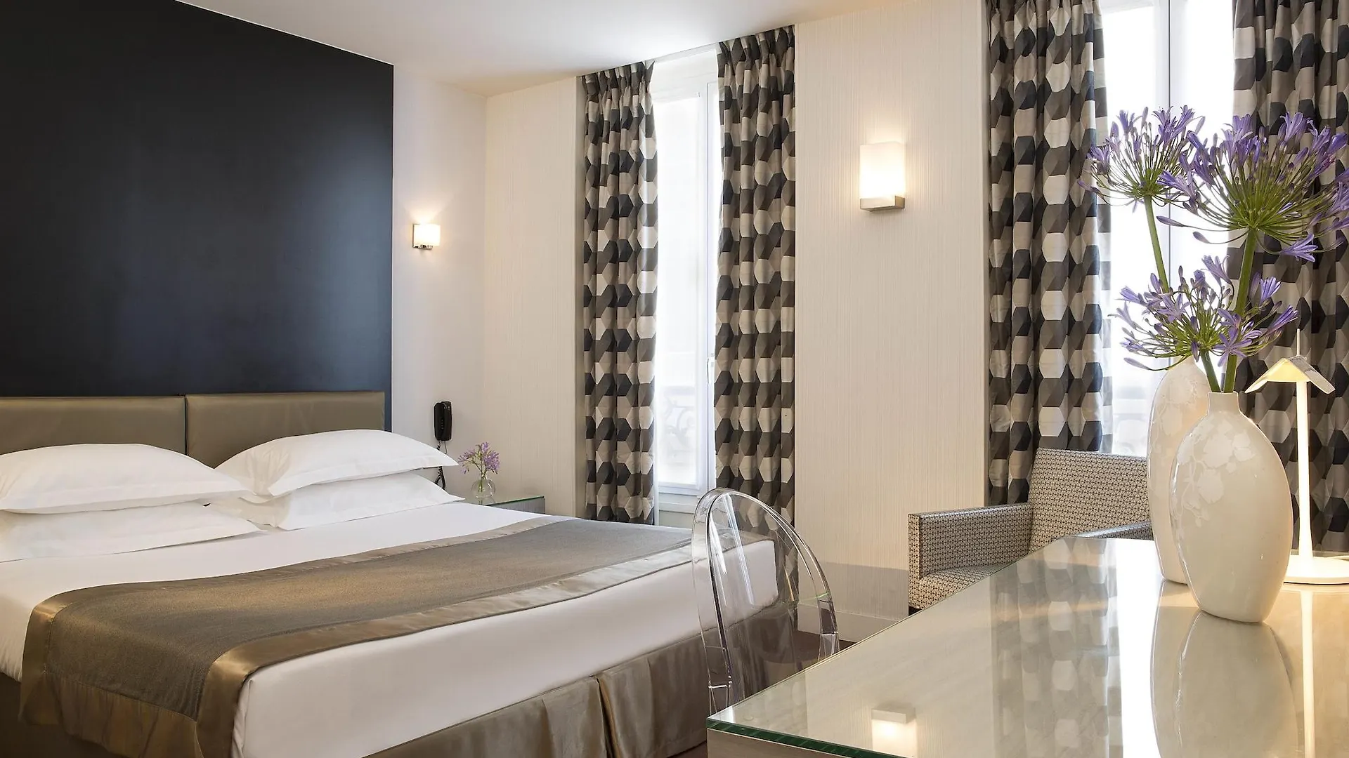 ***  פריז Hotel A La Villa Des Artistes צרפת