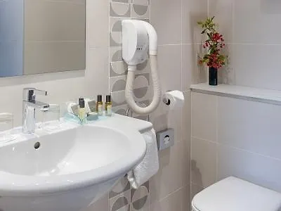 Hotel A La Villa Des Artistes Paris
