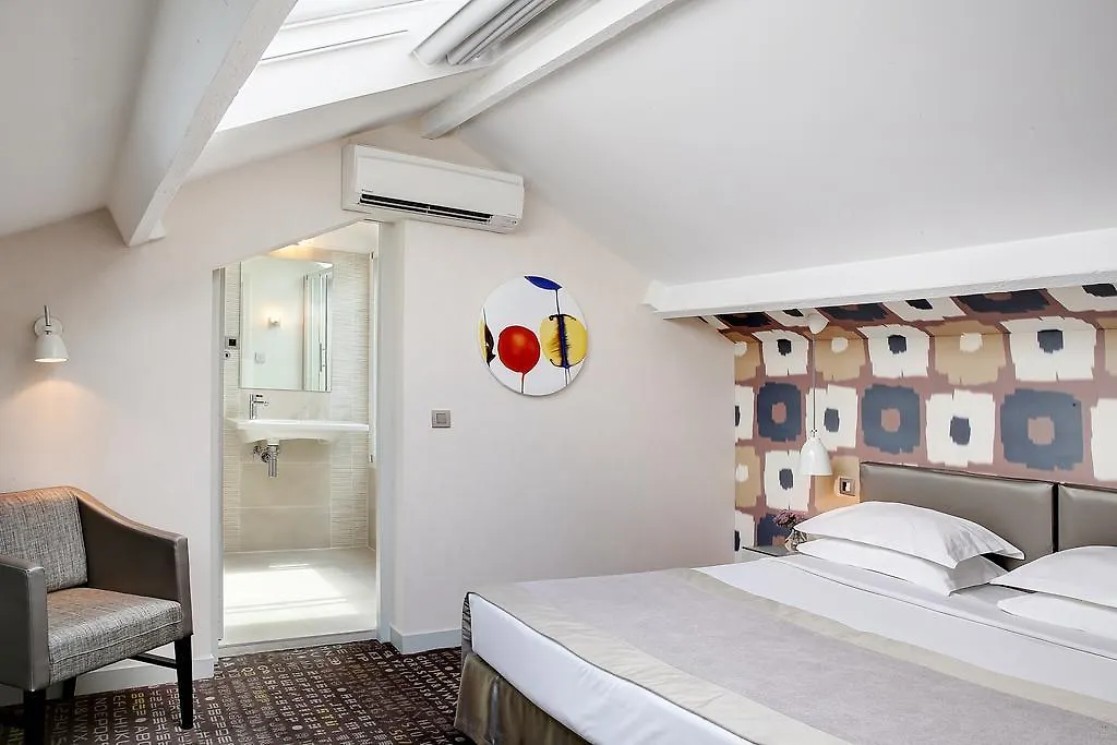 Hotel A La Villa Des Artistes Paris