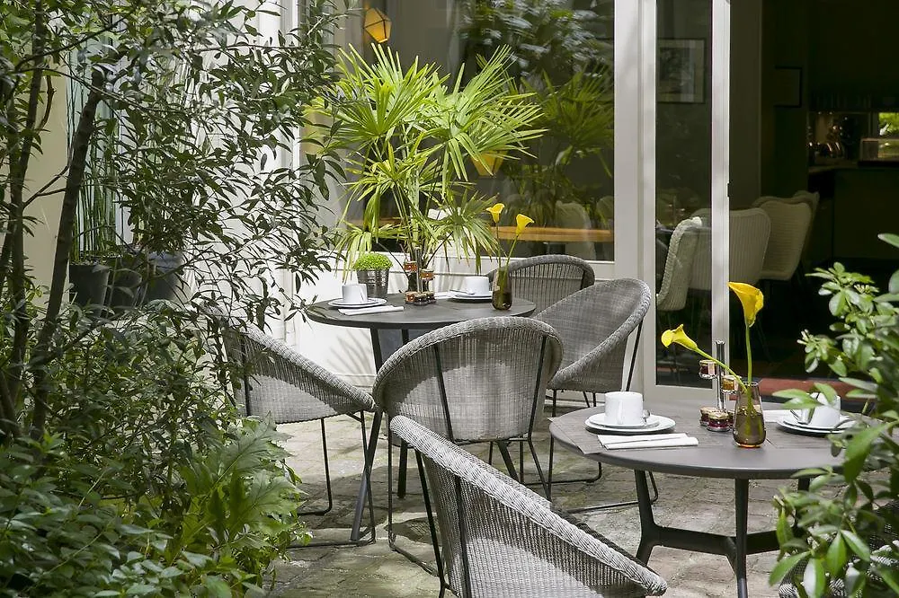 Hotel A La Villa Des Artistes Paris 3*,