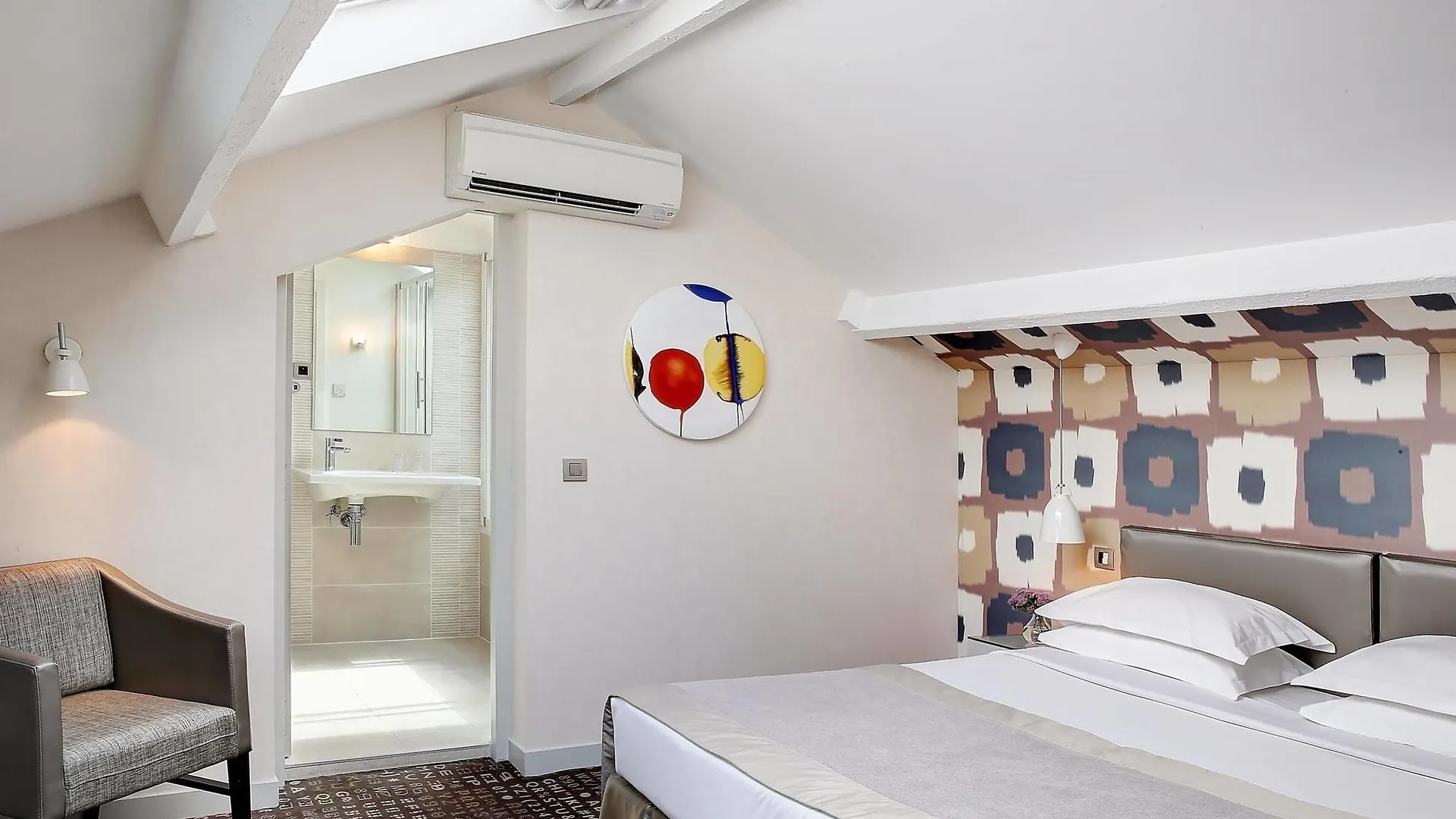 Hotel A La Villa Des Artistes Paris France