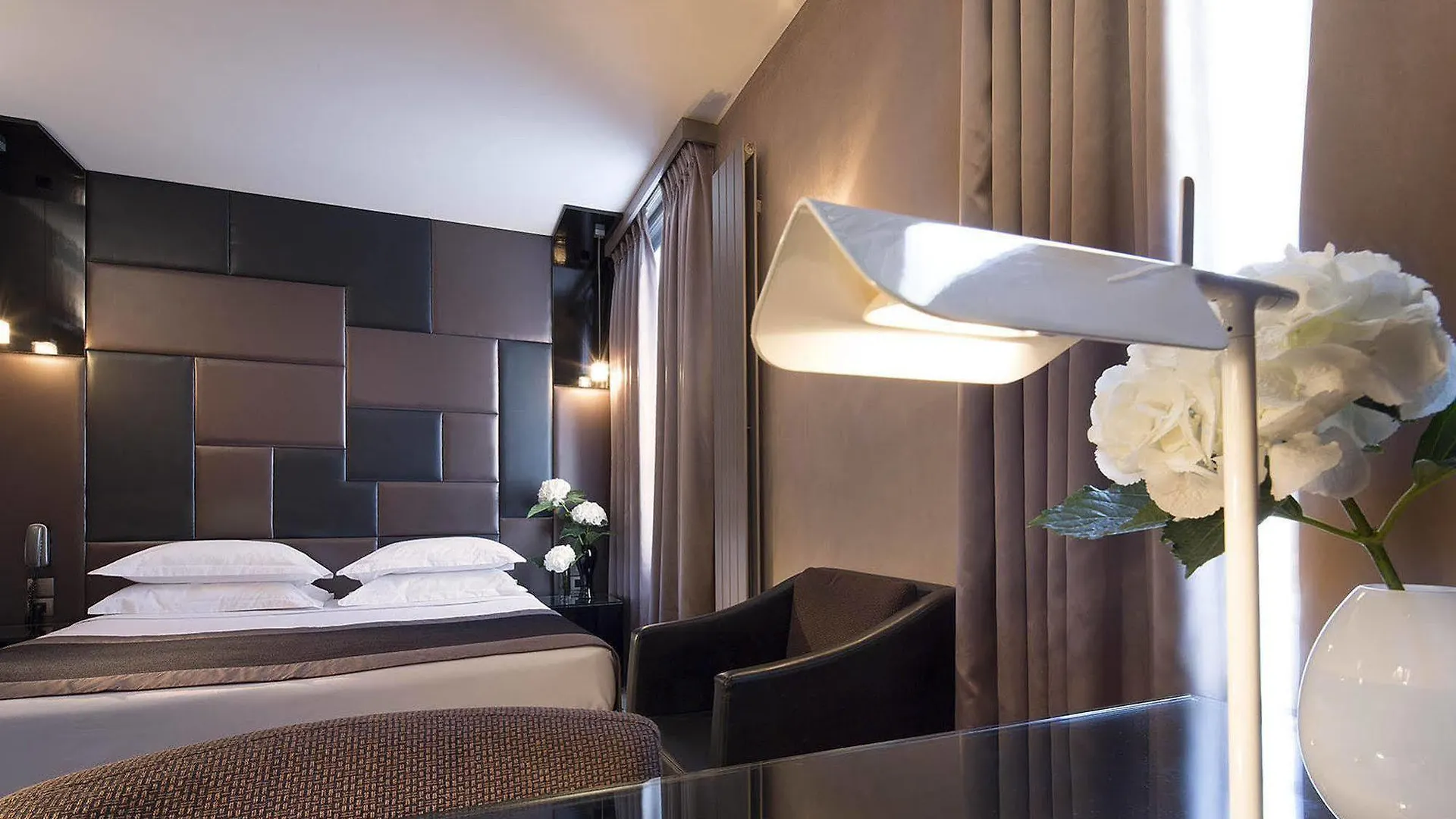 Hotel A La Villa Des Artistes Paris France