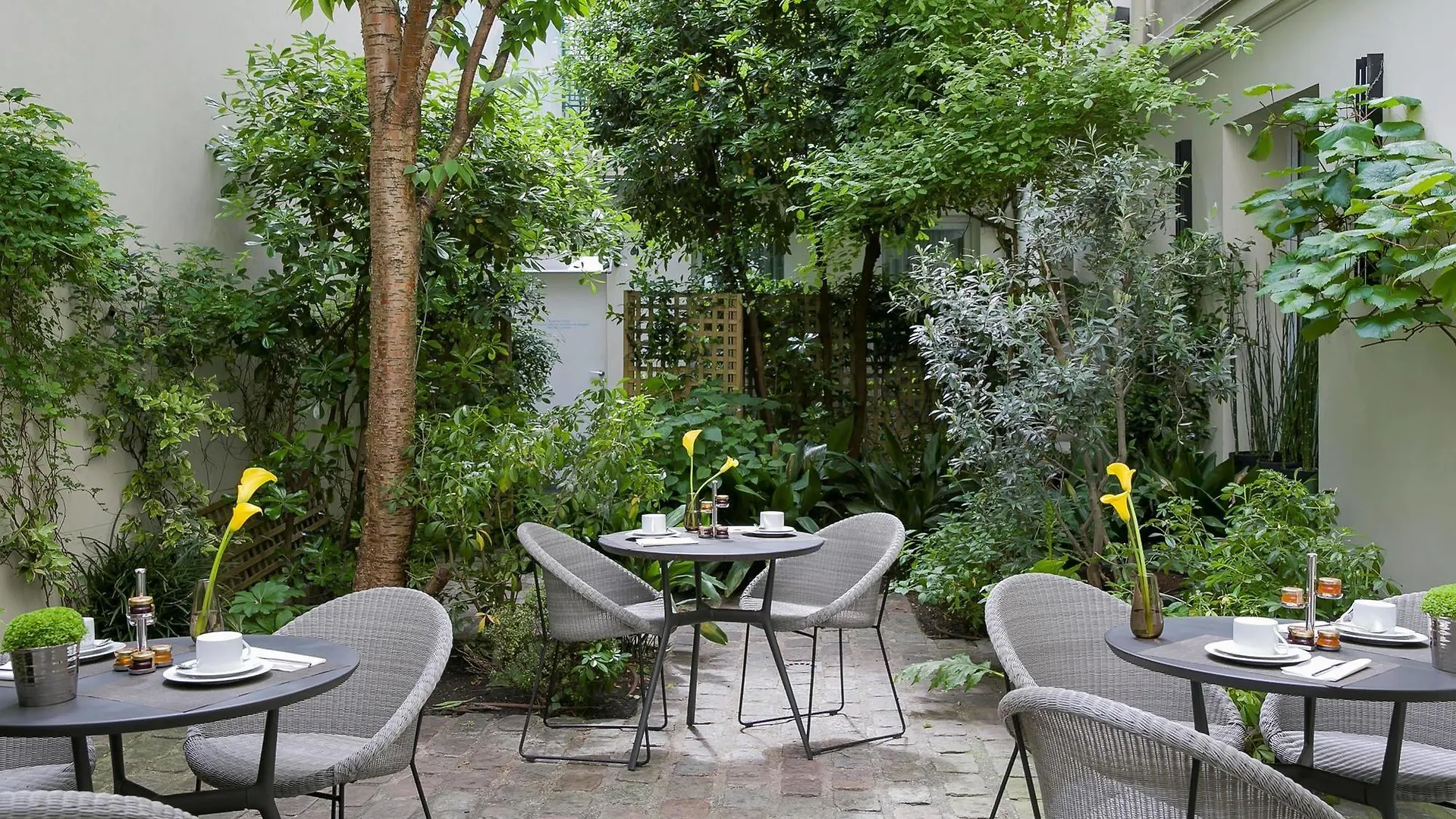 ***  Hotel A La Villa Des Artistes Paris France